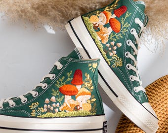 Zapatillas altas Converse Chuck Taylor con bordado personalizado, diseño de bosque de setas de colores, zapatillas verdes personalizadas únicas, regalo de cumpleaños