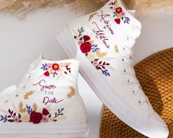 Converse alte personalizzate ricamate per matrimonio, Converse con ricamo floreale colorato e nome della coppia, scarpe da ginnastica personalizzate per la sposa, regalo di nozze