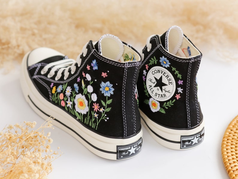 Embroidered Converse, Custom Converse Embroidered White Daisies and ...