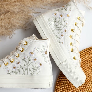 Custom Wedding Sneakers Platform, White Flower Embroidered Converse, Daisy Embroidery Bridal Sneakers, Personalized Bride Shoes Wedding Gift