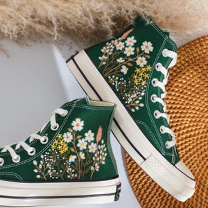 Custom Embroidered Converse High Tops, Sneakers Embroidery Daisy Flowers, Wildflowers Embroidered Converse Shoes Custom, Wedding Gift