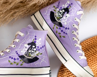 Zapatillas Converse bordadas de Halloween personalizadas, con sombrero de bruja y seta de telaraña bordadas, zapatillas con bordado de Halloween, regalo para ella