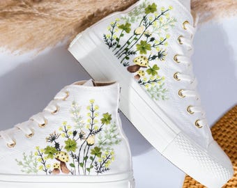 Converse de plataforma personalizadas con bordado de hongos y flores silvestres, zapatillas de boda con flores bordadas, zapatillas de novia personalizadas