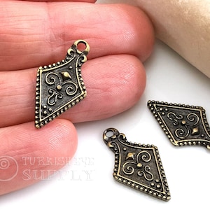 Bronze Spike Charms, Bronze Arrow Head Charms, Triangle Charms, Bronze Jewelry Findings, Mini Ethnic Charms,  8pc