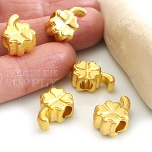 Intercalaires en trèfle doré, Plaqué or 22 carats, Bracelet en or, Perles en fleur rustique, Apprêts de trèfle dorés, 2 pièces