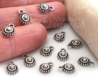 Mini dijes tribales redondos, dijes de gota de plata diminutos, dijes de monedas de plata, joyería tibetana, dijes de Bali, joyería turca, 20 piezas