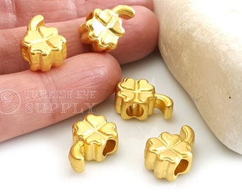 Gold Clover Spacer-kralen, 22k verguld, gouden armbandkralen, rustieke bloem Spacer-kralen, gouden klaverbevindingen, 2 stuks