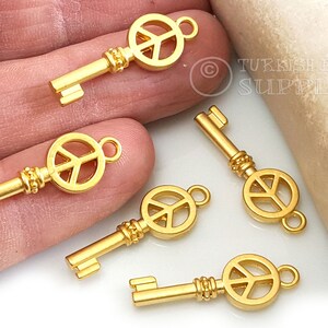 Dijes de llave de oro, dijes de llave con diseño de paz, accesorios de joyería de llave de oro, 10 piezas