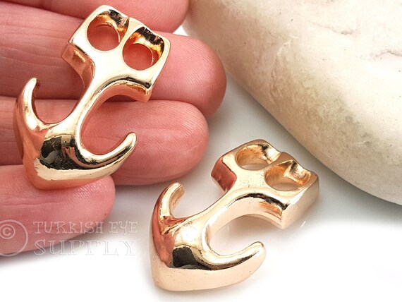 Anchor clasp clearance