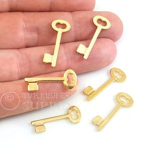 Dijes de llave retro chapados en oro brillante de 24 k, accesorios de joyería con forma de llave pequeña, 8 piezas