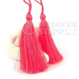 Borla rosa neón, borla de seda hecha a mano, borla de hilo de seda, pendiente con borla, accesorios para borlas, collar con borlas (2 piezas, CC46)