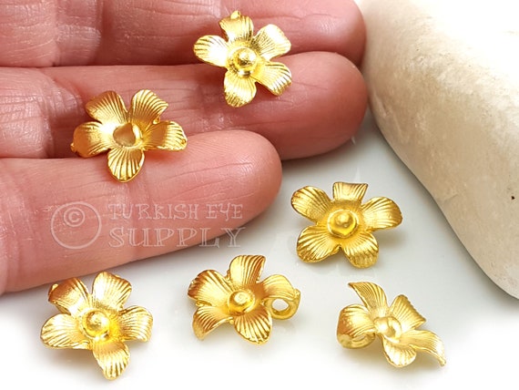 Gold Flower Charms, 22k Gold Plated, Gold Flower Bracelet Charms, Mini  Flower Drop Charms, Flower Earring Charms, Gold Jewelry 10 Pc 