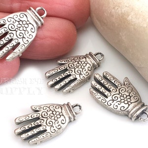 Silver Hamsa Charm, Mini Silver Hand Pendant, Antique Silver Plated Hand of Fatima Pendant, Silver Jewelry Findings, 4pc