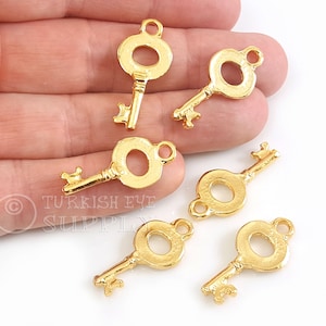 Dijes de llave retro chapados en oro brillante de 24 k, accesorios de joyería con forma de llave dorada, 4 piezas