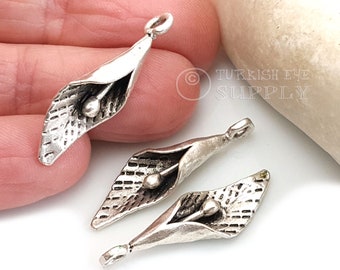 Pendentifs de fleurs de lys en argent, breloques de fleurs plaquées argent, breloque en argent, pendentifs de collier, composants de bijoux, résultats d'argent, 5 pc