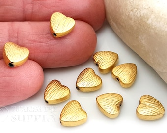 Perline a cuore d'oro, Perline distanziatrici a cuore, Perline a cuore strutturate, Placcato in oro 22k, Distanziatori a cuore in oro, Risultati di perline di gioielli in oro, 5pz