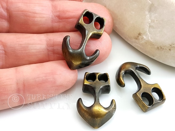 Anchor clasp clearance