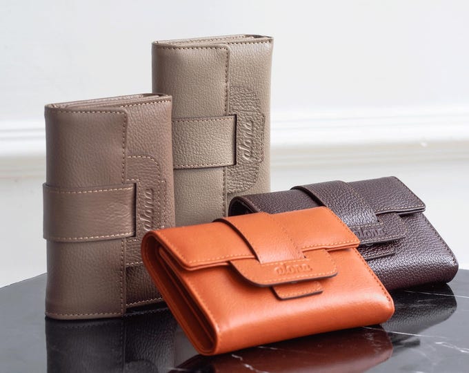 Women's Genuine Cowhide Leather Bifold Wallet: Card Holder with Coin Pocket