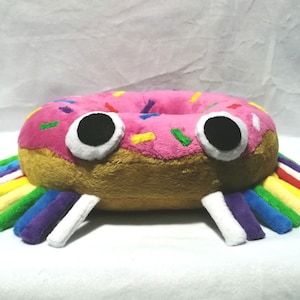 Sprinklepede Bugsnak from Bugsnax 9,8” (25 cm) Plush Toy Donut Donapiés Donetépedo Vermipode Ciambellopode 알록이지네 スプリンクルピード