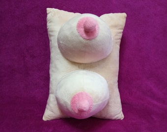 Coussin Peluche Original En Forme De Poitrine - Rigolo Et Décalé