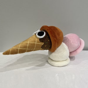 Scoopy Bugsnak from Bugsnax 16,9” x 9,1” (43 x 23 cm) Plush Toy Gusurucho Heladitus Minhocone Lombricône 콘벌레 スクーピー Trigusto