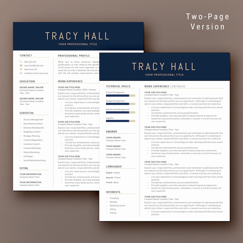 Op de afbeelding: Een cv-sjabloon van twee pagina's met een donkerblauw en gouden kleurenschema. Het cv is voor Tracy Hall en bevat secties voor contactgegevens, opleiding, expertise, werkervaring, technische vaardigheden, onderscheidingen, talen en interesses.