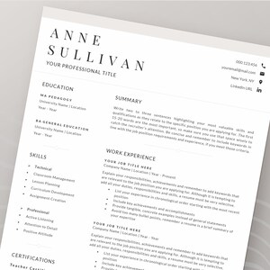 Peut inclure: Un mod&egrave;le de CV &eacute;pur&eacute; avec le nom "ANNE SULLIVAN" en haut. Le document comprend des sections pour l'&eacute;ducation, les comp&eacute;tences, l'exp&eacute;rience professionnelle et les certifications. La mise en page est simple, ax&eacute;e sur la lisibilit&eacute; et la pr&eacute;sentation professionnelle.