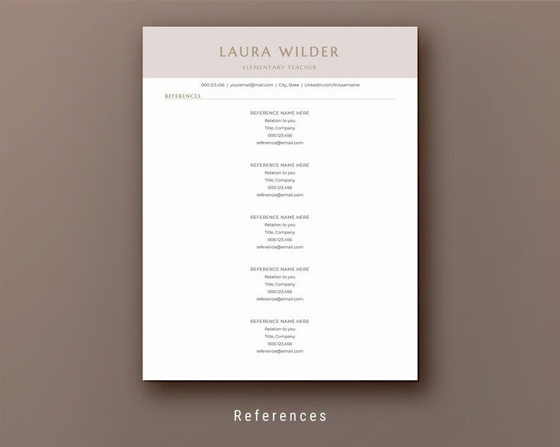 Pu&ograve; includere: Un modello di curriculum con il nome Laura Wilder e il titolo Insegnante di scuola elementare. Il curriculum include informazioni di contatto, una sezione per i riferimenti e un elenco di riferimenti con nomi, titoli, aziende, numeri di telefono e indirizzi e-mail.