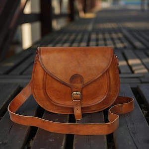 Personalised Large Women's Genuine leather Vintage style Handmade leather Saddle bag Retro purse