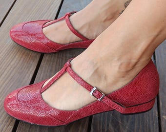 Vintage Red Leather T-Strap Flats – Handmade Retro Mary Jane Shoes Elegant Leather Mary Janes for Women Elegant Red T-Bar Flats