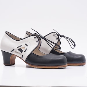 Professional Flamenco dance shoes, Custom, Handmade, Hornbeam, Studded Sole, Full-Grain leather.