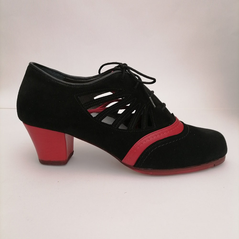 Professional flamenco dance shoe black leather and red tears