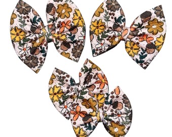 Bloemen en eikels - strik op nylon | Strik op clip | Varkens | Pasgeboren strik | Babystrik | Peuterstrik | Babyhoofdband | Hoofdband met strik | Herfststrik