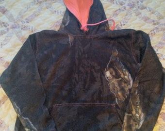 Mossy oak Ladies Large hoody dark camo with pink hood liner
