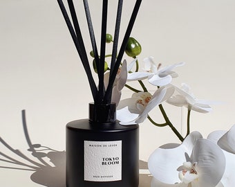 Tokyo Bloom | Japanese Honeysuckle | Large 200mL Luxe Signature Reed Diffuser | Vegan, Aromatherapy, Unique Gifts, 6 months, Monochrome