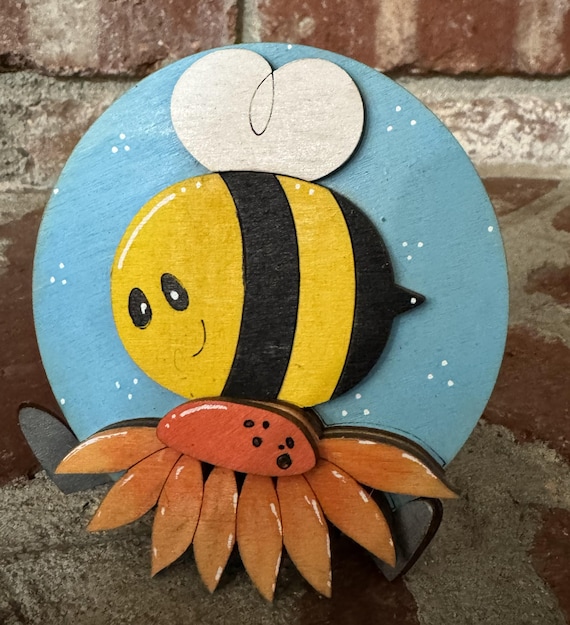 Handmade Spring and Summer Animals * Bee, Duck, Crab * Round Tiles • Interchangeable Round Plaques • Bright Seasonal Decor for Tiered Trays