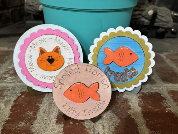 Handmade Cat and Fish Treats Round Tiles • Interchangeable Round Plaques • Bright Seasonal Decor for Tiered Trays