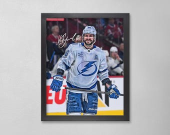 Nikita Kucherov Autogrammed Style Poster: Tampa Bay Lightning NHL Personalisierte Kunst