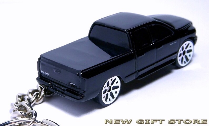 Rare Nice Key Chain Ring Fob Black Dodge Ram 1500 Pickup Truck Detailled Keyring New Custom Limited Edition or for Rear View Mirror Hanger