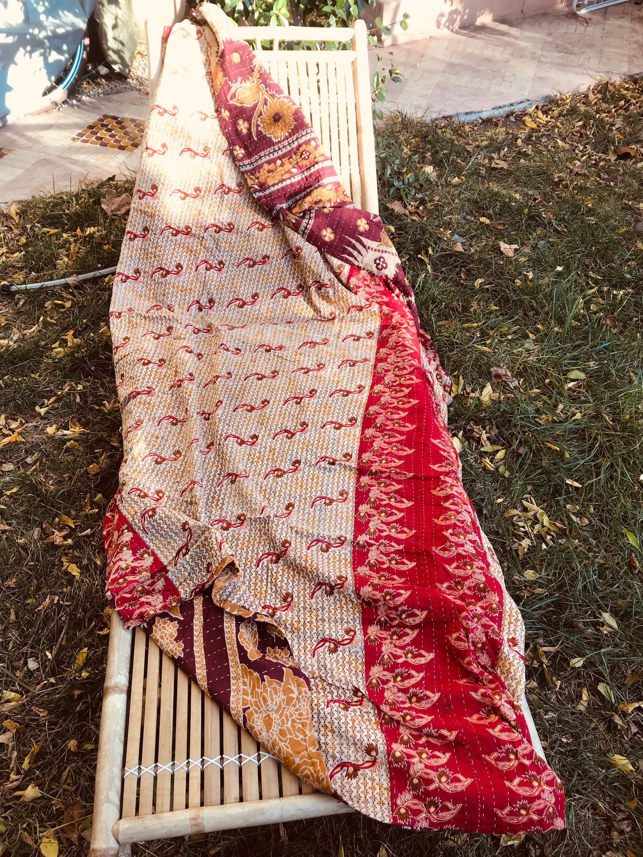 Couvre Lit Kantha Jaune, Rouge et Beige