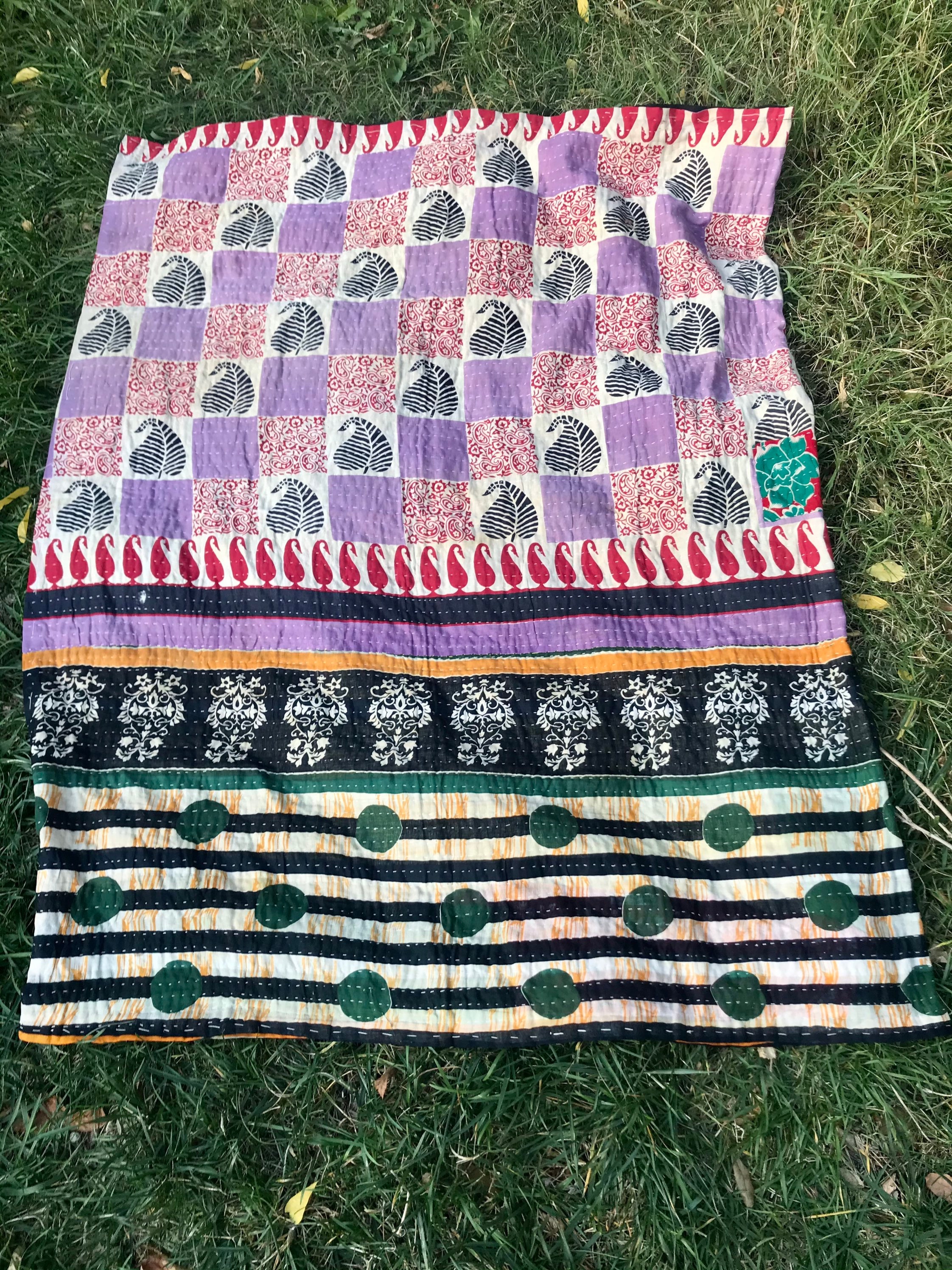 Dessus de Canapé Dessus Lit Kantha Rouge, Parle, Vert, Beige, Noir, Rouge.