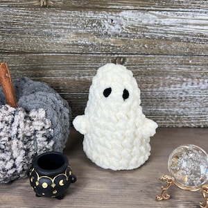 Digital Pattern: Crochet Ghost, crochet pattern, low sew.