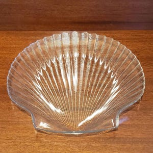 Clear Glass Textured Shell Platters in the Coquillage Pattern by Arcoroc - Set of 2