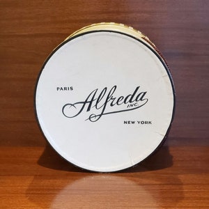 Caja de sombreros Alfreda Inc. de París y Nueva York, década de 1950