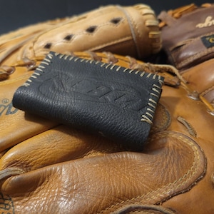 Monedero con guante de béisbol