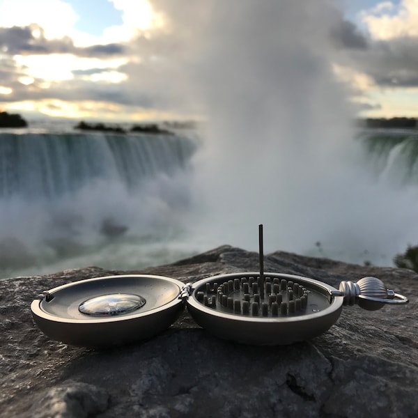 le 5e millénaire -édition spéciale- STONEHENGE POCKET WATCH™ avec livret « Stonehenge Unravelled »