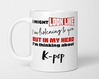 Taza divertida de fan del K-Pop: Estoy pensando en el K-Pop