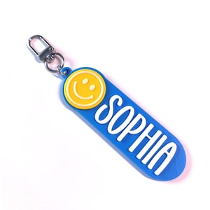 Custom Smiley Face Name Keychain – Personalized 3D Printed Emoji Keychain, Cute Backpack Charm, Gift for Kids & Friends