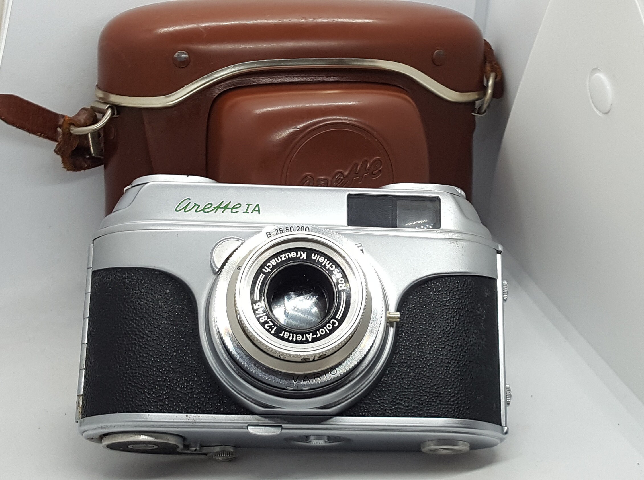 Vintage Arette IA camera w Roeschlein Kreuznach Color-Arettar Lens 1:2.845 made in Germany with case