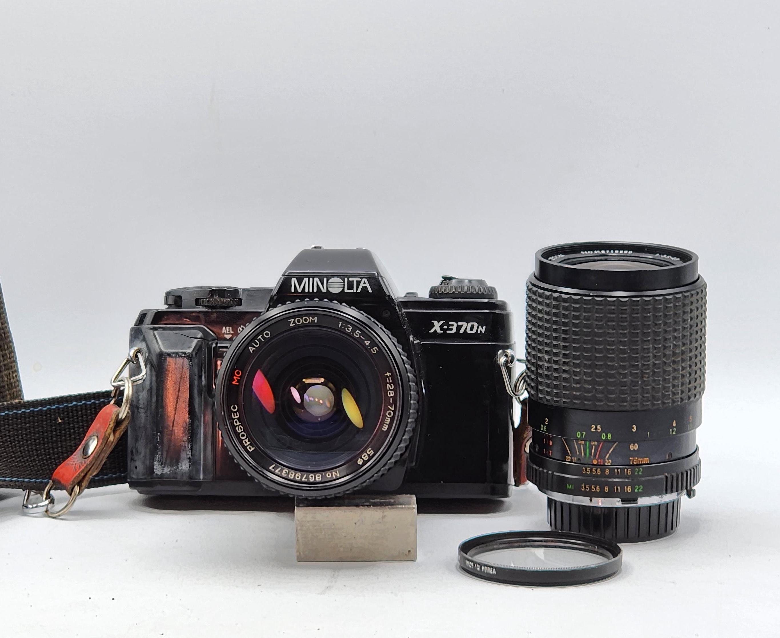 ミノルタ X-370N カメラ、プロスペック MC オートズーム 1:3.5-4.5 28-70 mm レンズ、ファイブスター MC オートズーム f3.5-4.8 35-75 mm レンズ